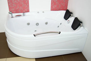 Kadda Aisha Hjørnebadekar med Hydromassage – 168×120 cm – 2 Personer (Højre/Venstre)