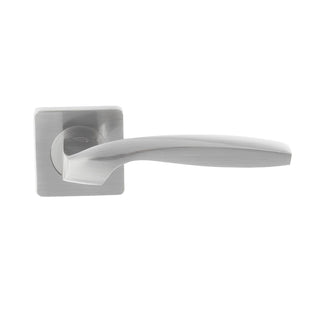 Dørgreb med firkantet rosette til trædør, Dubai Gato BB(K) RS55SN, zamak, satin, 130×55 mm
