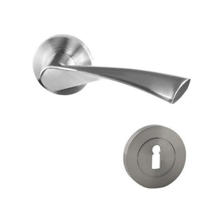 Dørgreb med rund rosette til trædør, Roma Gato BB(K) RR55SN, zamak, satin, 120×55 mm