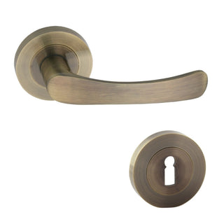 Dørgreb med rund rosette til trædør, Sydney Gato BB(K) RR55AB, zamak, antik, 115×55 mm