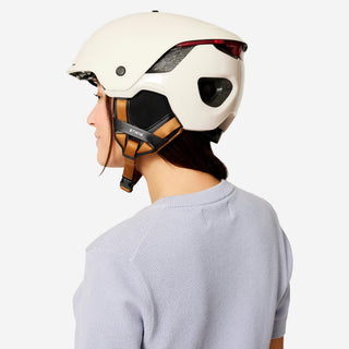 Cykelhjelm By 900 med visir og baglys